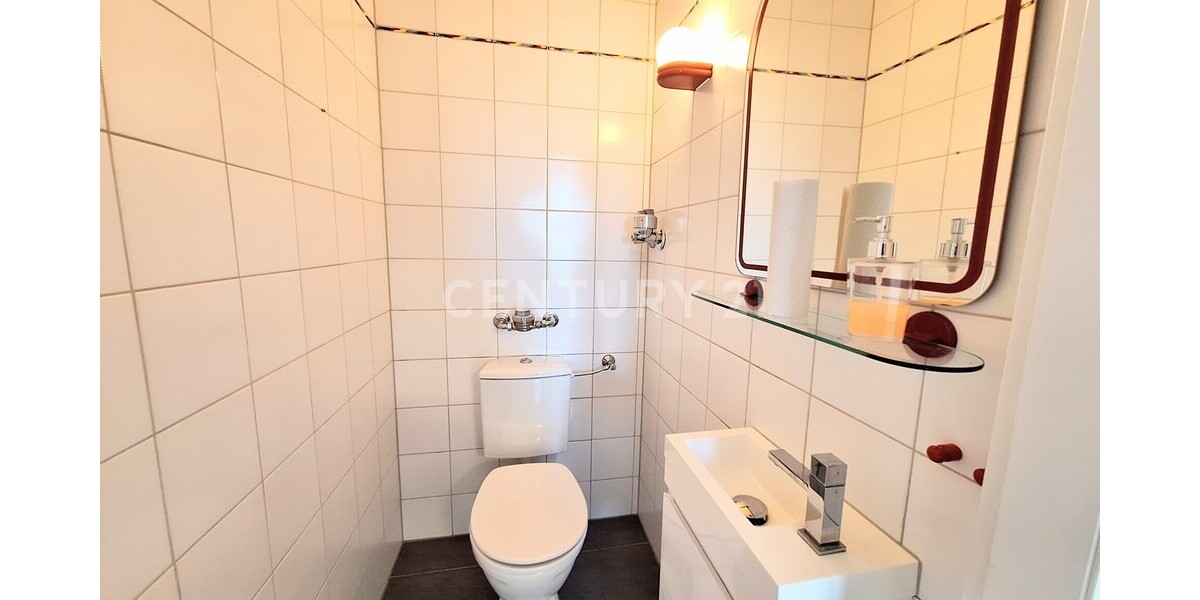 separates WC